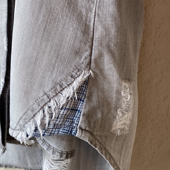 bella dahl Long Sleeve Button Down Grey Distressed Shirt Size XS - Picture 10 of 16